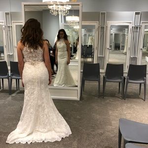 *Brand new wedding gown*